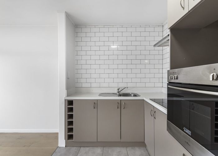  at 4/32 Mountain View Road, Western Springs, Auckland