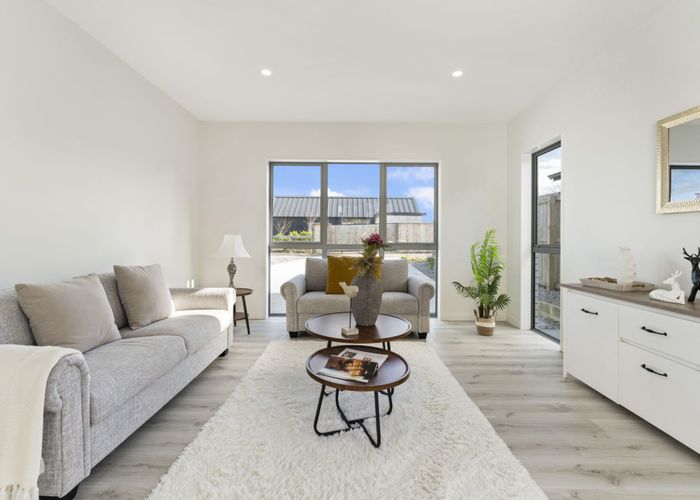  at 8 Munro Oak Lane, Clevedon, Manukau City, Auckland