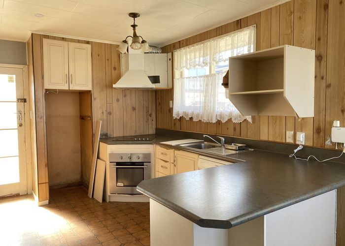  at 2 Imrie Avenue, Mangere, Auckland