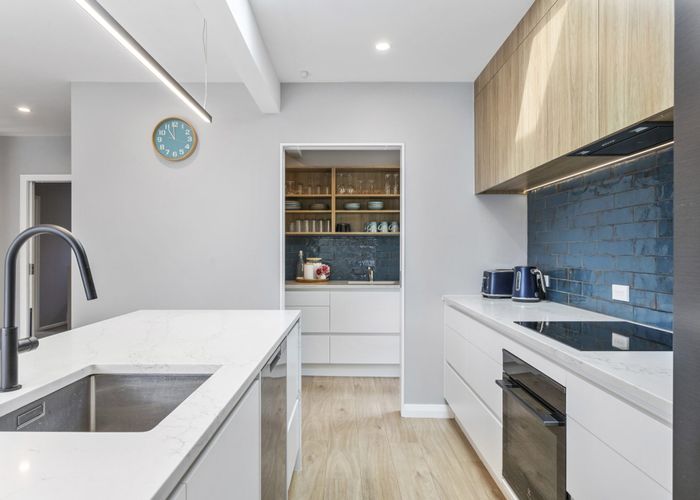  at 8 Jays Road, Titirangi, Auckland