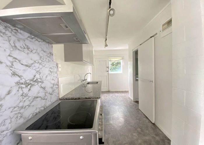  at 8 Anarahi Place, Mangere Bridge, Auckland