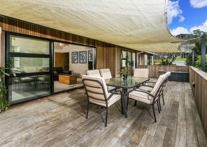  at 6 Serrata Place, Browns Bay, Auckland