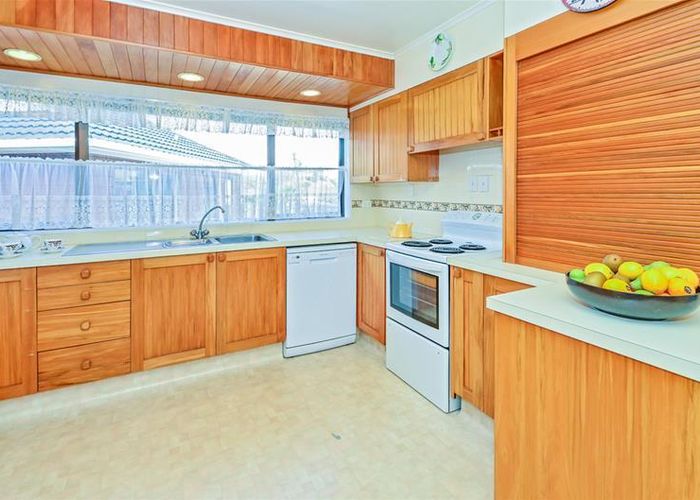 at 4 Sheralee Place, Bucklands Beach, Auckland