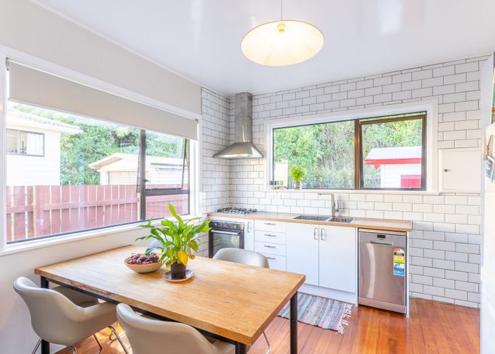  at 86 Rangituhi Crescent, Takapuwahia, Porirua