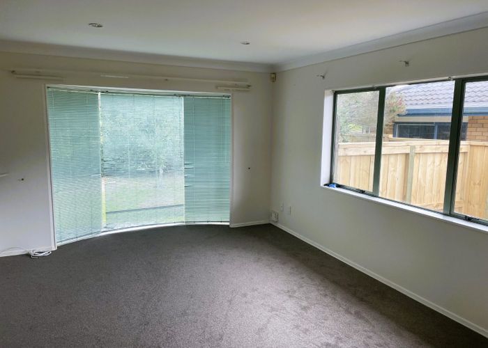  at 17 Summerland Drive, Henderson, Auckland