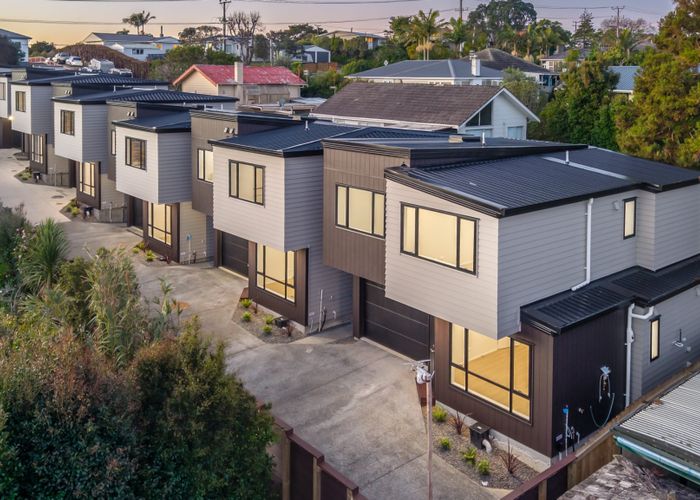  at 24C Roberts Road, Glenfield, Auckland