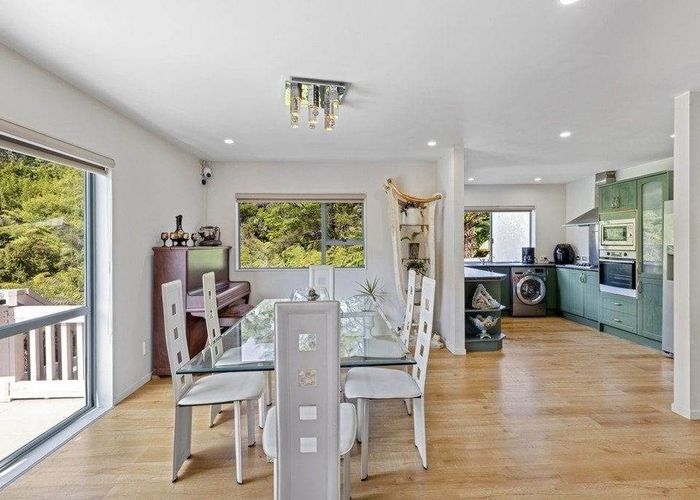  at 3 Lincoln Close, Northcross, Auckland