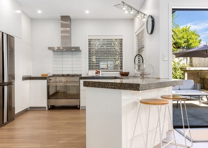  at 6 Greenstone Place, Aotea, Porirua