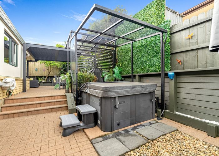 at 10 Isaac Place, East Tamaki Heights, Manukau City, Auckland