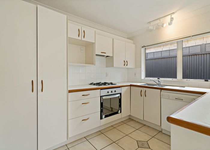  at 2/43 Hillsborough Road, Mount Roskill, Auckland