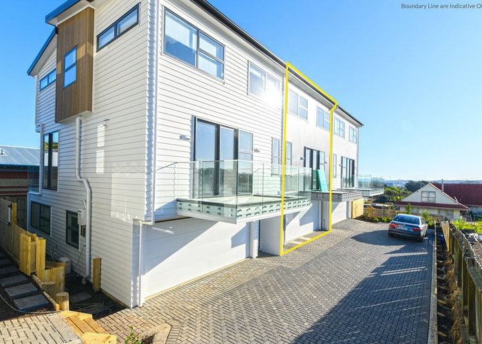  at 952E East Coast Road, Northcross, North Shore City, Auckland