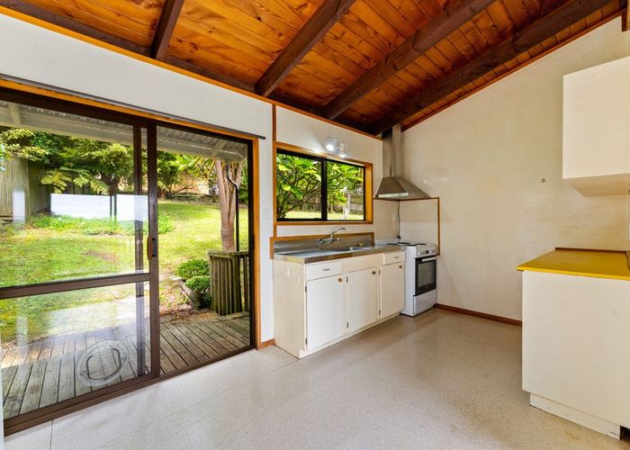  at 10 Poplar Road, Stanmore Bay, Whangaparaoa