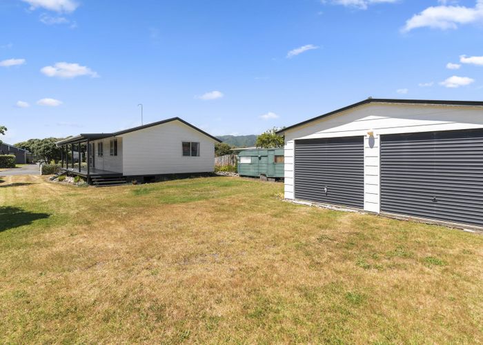  at 10 Reeves Street, Waikanae Beach, Waikanae