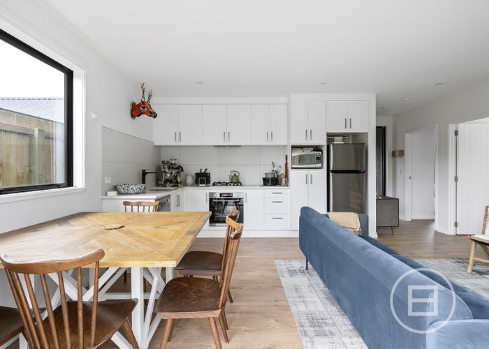  at 276A Glenmore Road, Albany