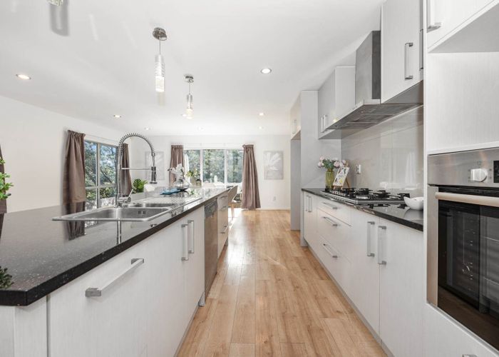  at 98 Tiriwa Drive, Massey, Waitakere City, Auckland