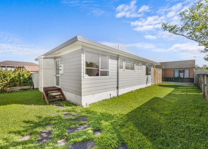  at 2/212 Waitemata Drive, Ranui, Waitakere City, Auckland
