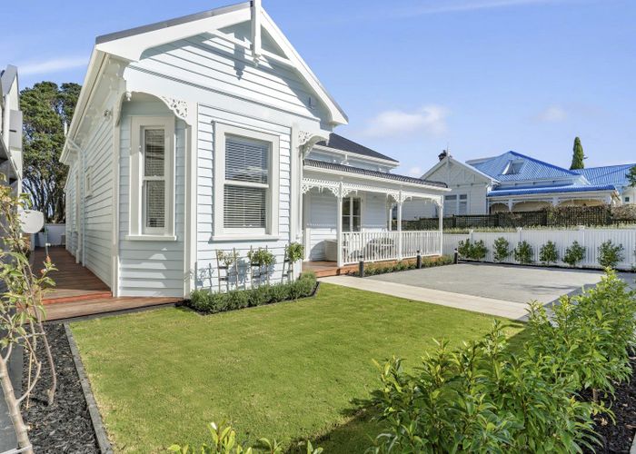  at 4 Clarence Road, Northcote Point, North Shore City, Auckland