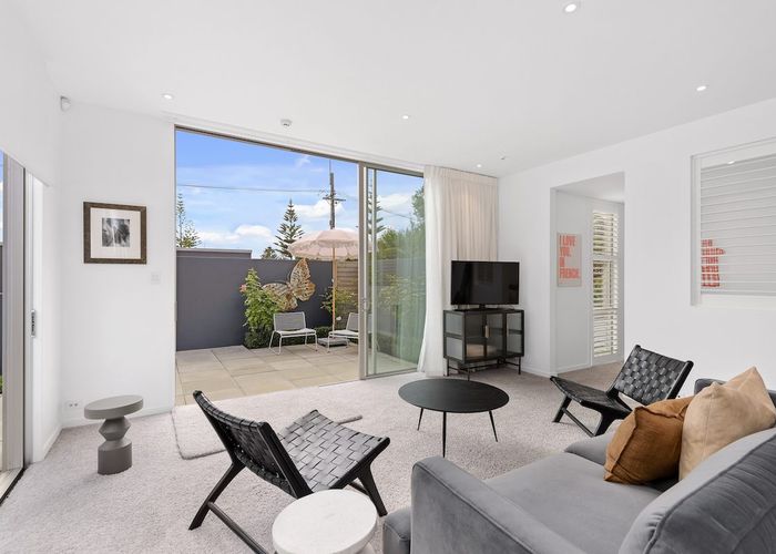  at 18 Marriner Street, Sumner, Christchurch City, Canterbury