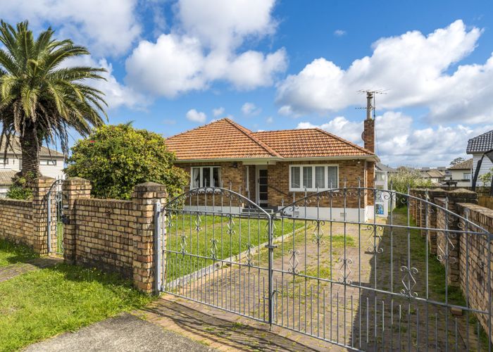  at 86 Mcleod Road, Te Atatu South, Waitakere City, Auckland