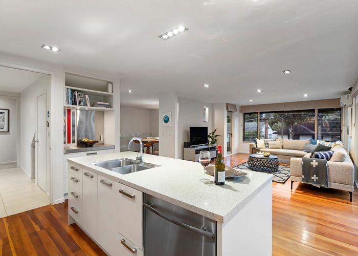  at 14 Debron Avenue, Remuera, Auckland