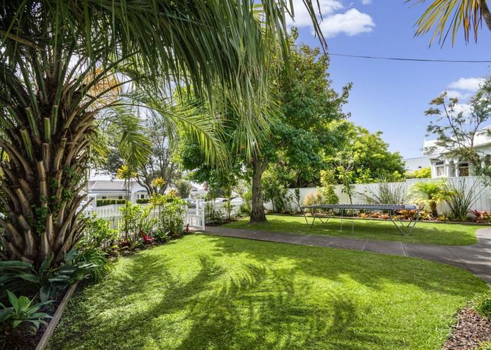  at 15 Waterview Road, Stanley Point, Auckland