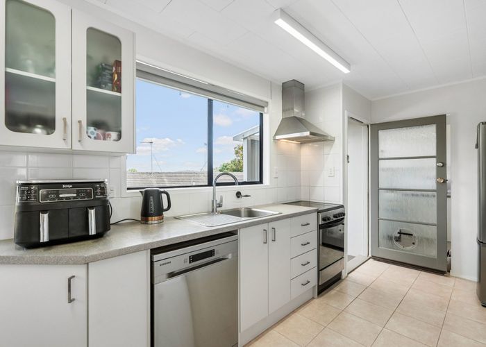  at 1/86 Stanley Road, Glenfield, Auckland