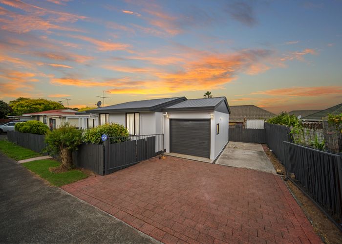  at 2/30 Gifford Road, Papatoetoe, Auckland