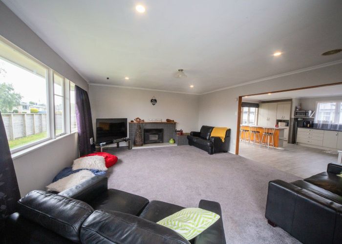  at 2 Tararua Terrace, Cloverlea, Palmerston North