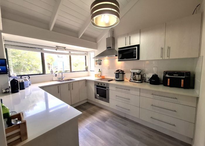  at 1/72 Lake Road, Northcote, Auckland