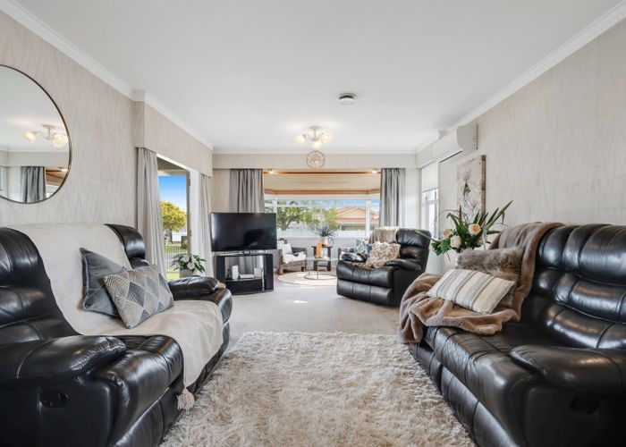  at 113 Edgewater Drive, Pakuranga, Auckland