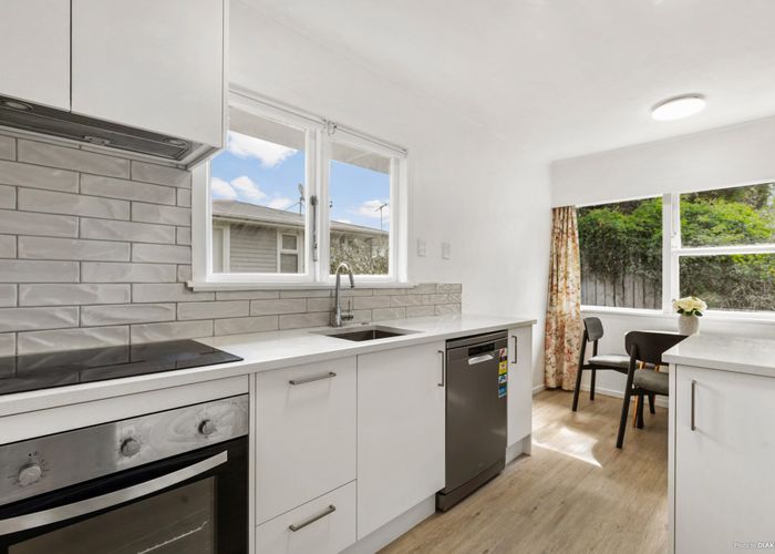  at 29A Rosalind Road, Glenfield, Auckland