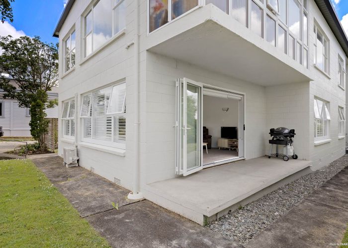  at 2/36 Clonbern Road, Remuera, Auckland