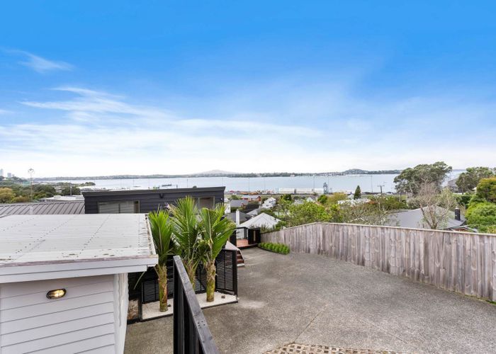 For sale 1/91 Queen Street, Northcote Point, North Shore City