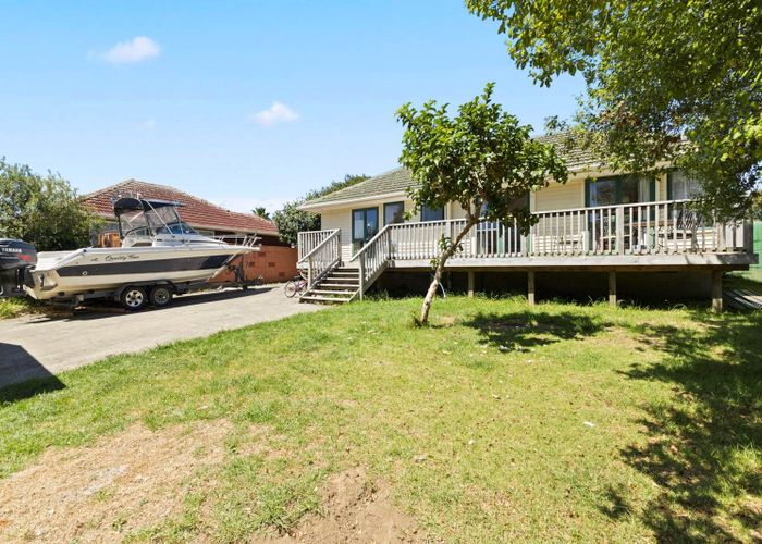  at 4 Staines Avenue, Mangere East, Auckland