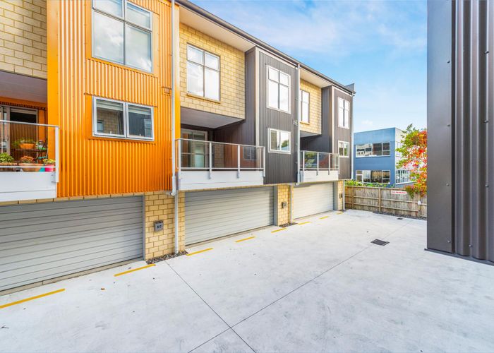  at 9/7 Vialou Street, Hamilton Central, Hamilton