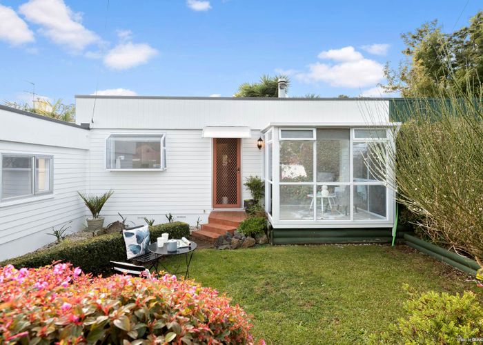  at 122 Newcastle Street, Māhia