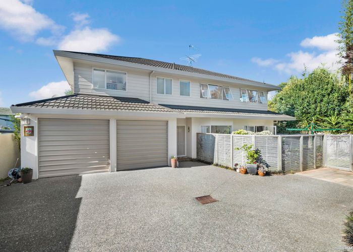  at 2/49 Rewi Street, Torbay, Auckland