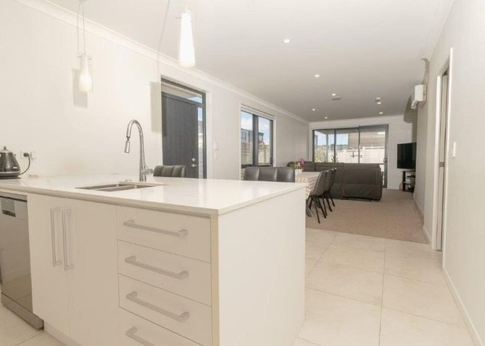  at 4 Whimbrel Road, Flat Bush, Manukau City, Auckland