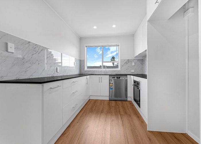  at 2/43 Wallace Road, Papatoetoe, Auckland