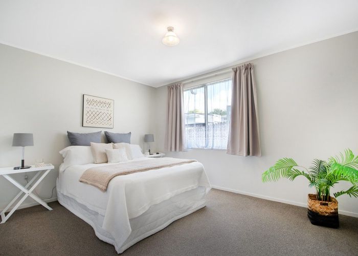  at 2/30 Chislehurst Street, Henderson, Waitakere City, Auckland