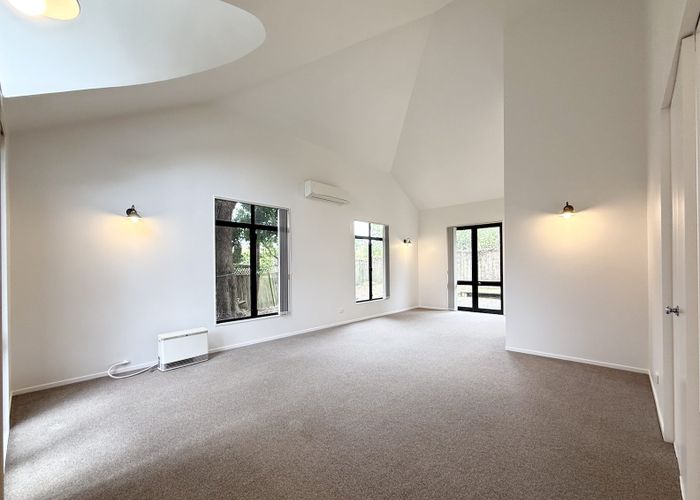 at 6 Lucas Way, Albany, North Shore City, Auckland