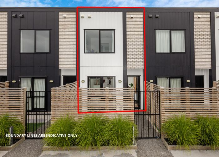  at 8/1 Vialou Street, Hamilton Central, Hamilton