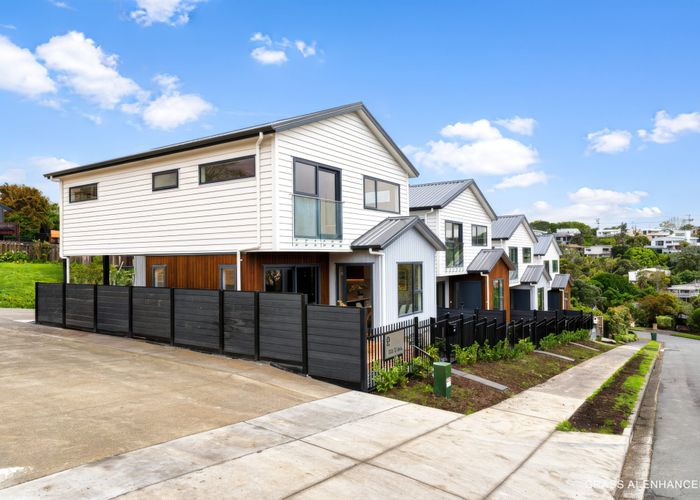  at 2 Tiri View Place, Browns Bay, North Shore City, Auckland