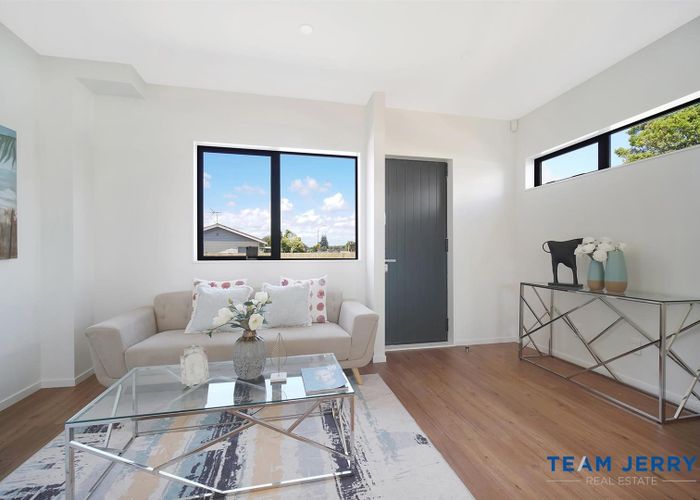  at 2/32 Sunlands Drive, Manurewa, Manukau City, Auckland