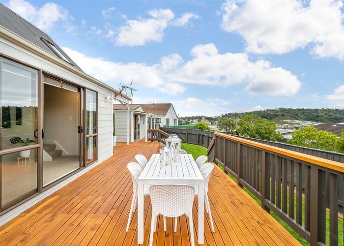 at 86 Mercury Way, Whitby, Porirua