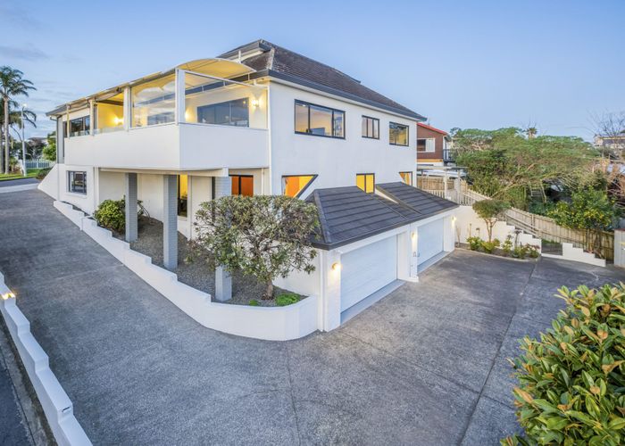 For sale 22 McCahill Views, Botany Downs, Manukau City, Auckland