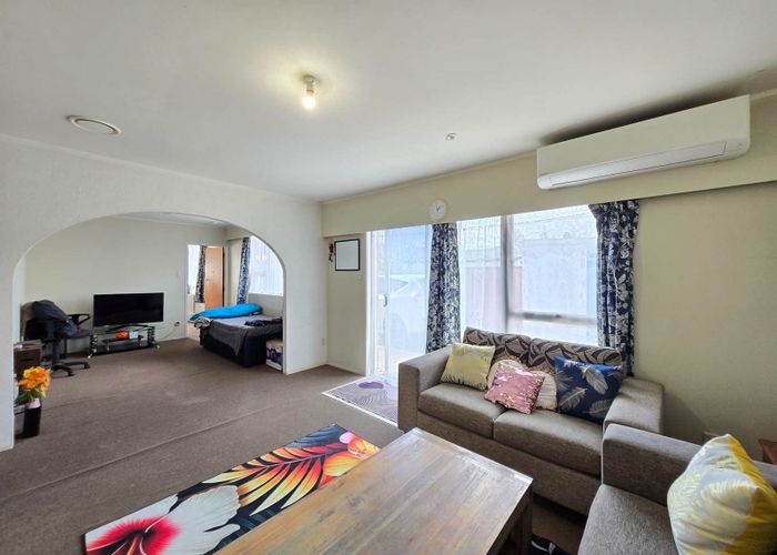  at 2/12 Leith Court, Papatoetoe, Manukau City, Auckland