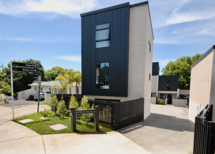  at 41a Camelot Place, Glenfield, North Shore City, Auckland