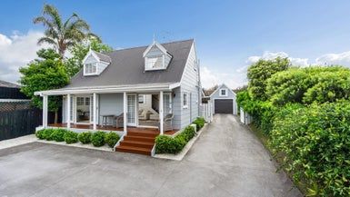  at 2/4 Coronation Street, Belmont, Auckland