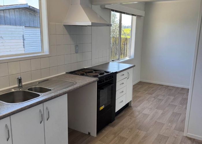  at 322 Lincoln Road, Henderson, Waitakere City, Auckland